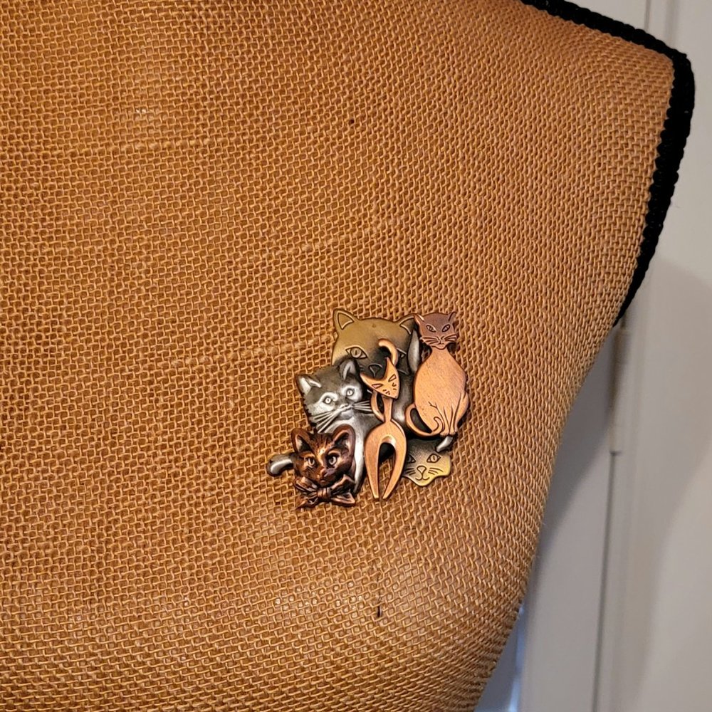 😽😸K and T 3 tone CAT LOVER BROOCH/PIN 😻